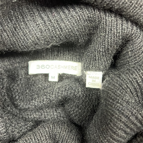 360 cashmere poncho sweater with sleeves. - Picture 5 of 5